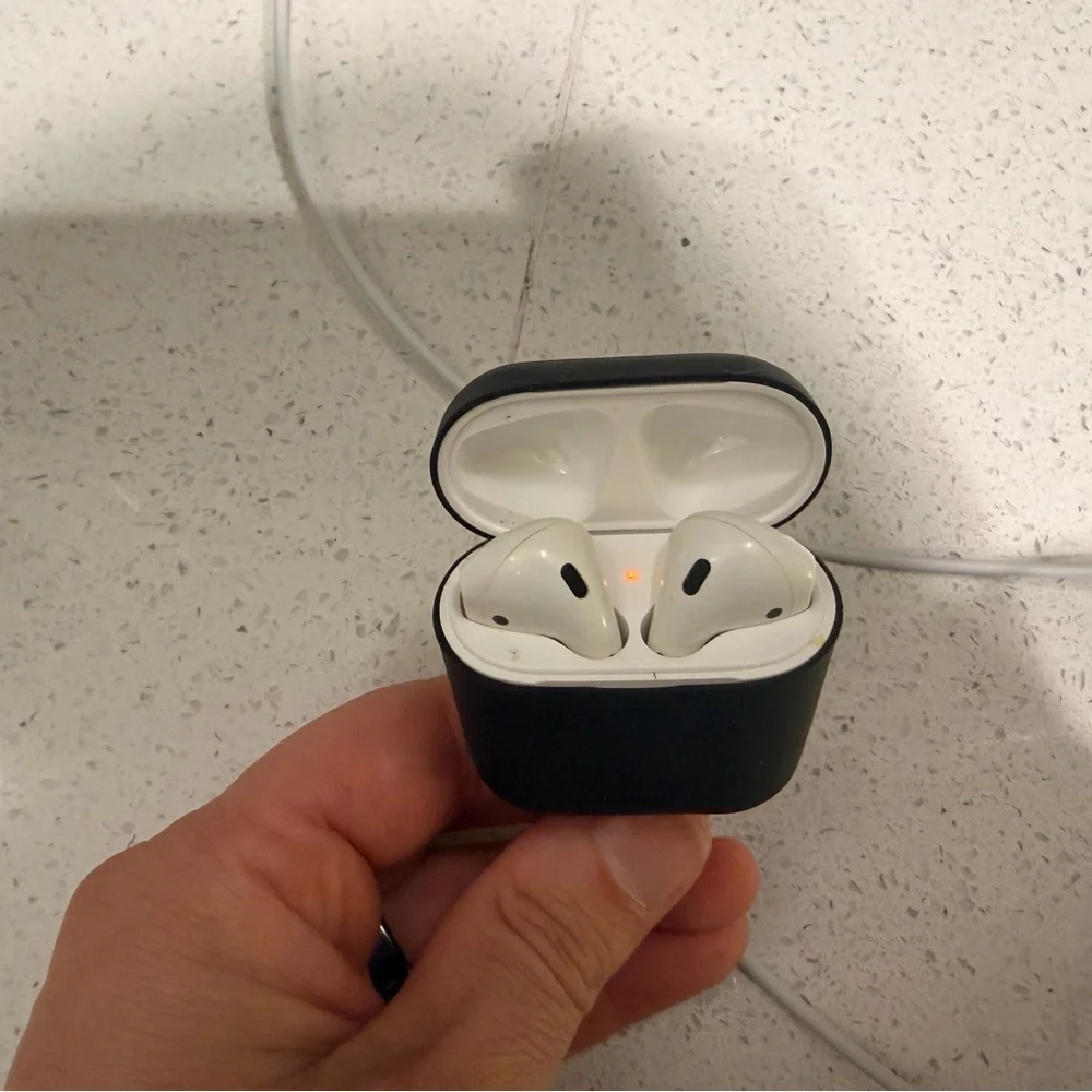 Apple AirPods with Wireless Charging Case